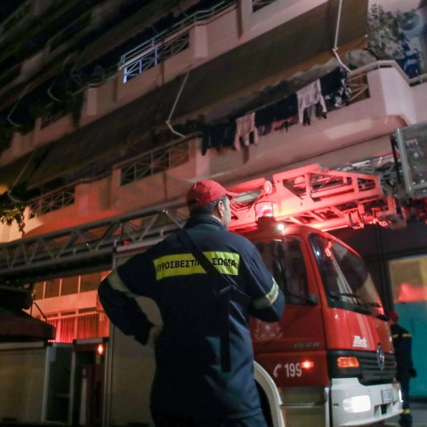 Τραγωδία σημειώθηκε το βράδυ της Κυριακής, όταν ένα παιδί μόλις πέντε ετών ανασύρθηκε νεκρό μετά από φωτιά που ξέσπασε σε διαμέρισμα στο κέντρο της Αθήνας.
