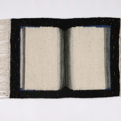 Ιάνθη Αγγελίογλου, «Το σημειωματάριο», 2010, χειροποίητος μάλλινος τάπητας, 42×29,5εκ