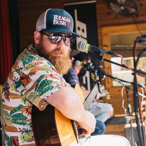 Ο τραγουδιστής Τζέικ Φλιντ