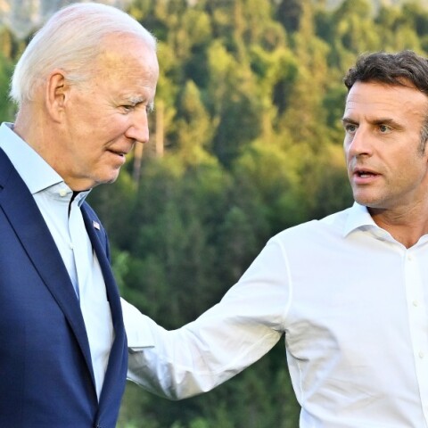 Ο πρόεδρος των ΗΠΑ, Τζο Μπάιντεν και ο Γάλλος ομόλογός του, Εμανουέλ Μακρόν