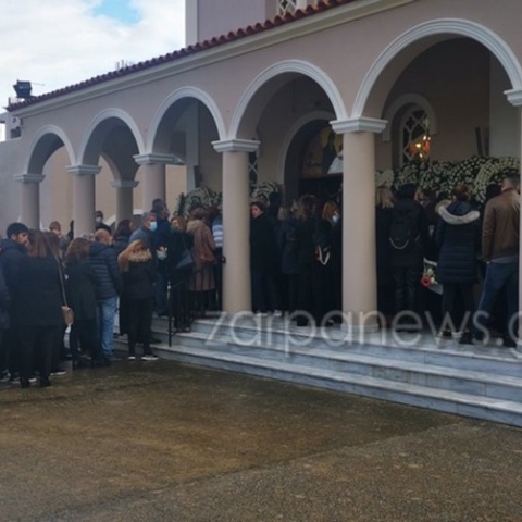 Στιγμιότυπο από την κηδεία της 21χρονης Έμμας στα Χανιά