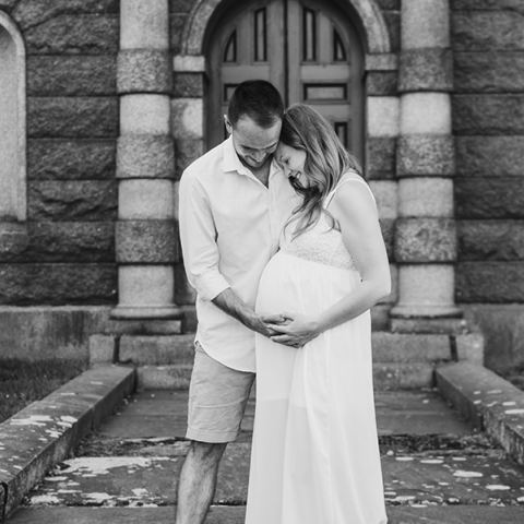 Ζευγάρι που περιμένει μωρό