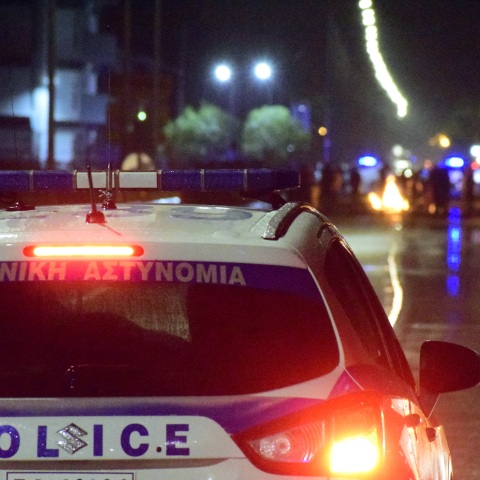 Συνελήφθη από τη αστυνομία άνδρας κατηγορούμενος για ληστείες στις περιοχές Ηλιούπολης και Δάφνης - Τραυμάτισε θανάσιμα ένα από τα θύματά του.