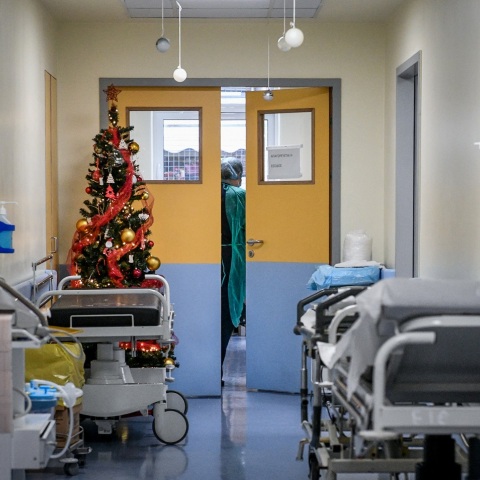 Τι αλλάζει στο ΕΣΥ με το νομοσχέδιο που ψηφίστηκε για τη Δευτεροβάθμια Περίθαλψη - Ο πρύτανης Θάνος Δημόπουλος και το μέλος του ΔΣ του ΠΙΣ, Δημήτρης Βαρνάβας σχολιάζουν στην ATHENS VOICE.