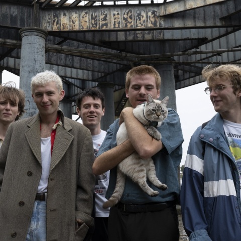 Συνέντευξη Shame: Ο μπασίστας της βρετανικής rock μπάντας, Josh Finerty, μοιράζεται την ιστορία τους κι εξηγεί πώς δημιούργησαν το νέο τους άλμπουμ πριν τη συναυλία τους στην Αθήνα, την Παρασκευή 9 Δεκεμβρίου.