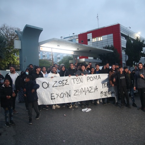 Θεσσαλονίκη: Οργισμένοι οι συγγενείς του 16χρονου που πυροβολήθηκε και δίνει μάχη για τη ζωή του - Ποινική δίωξη ασκήθηκε κατά του αστυνομικού.