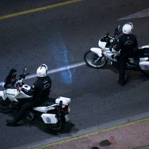 Αργυρούπολη: Σύλληψη δράστη μετά τη ληστεία υπό την απειλή χειροβομβίδας σε τράπεζα - «Λήστευα γιατί χρωστούσα σε τοκογλύφους», λέει ο συνταγματάρχης.