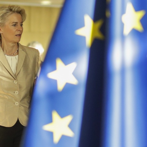 Η ενεργειακή κρίση περνάει από τα γραφεία των αξιωματούχων της Ευρωπαϊκής Επιτροπής - Ρεπορτάζ του Politico για τις θερμοκρασίες που επικρατούν στις Βρυξέλλες.