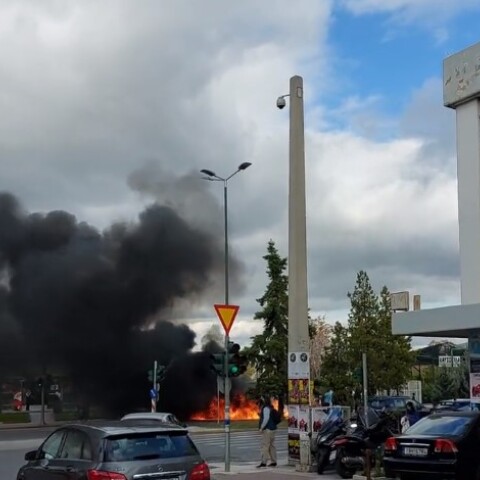 Φωτιά σε κάδο απορριμμάτων στο Νομισματοκοπείο