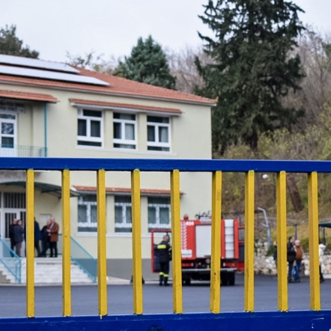 Το σχολείο στις Σέρρες όπου καταγράφηκε η έκρηξη με έναν 11χρονο νεκρό και δύο τραυματίες