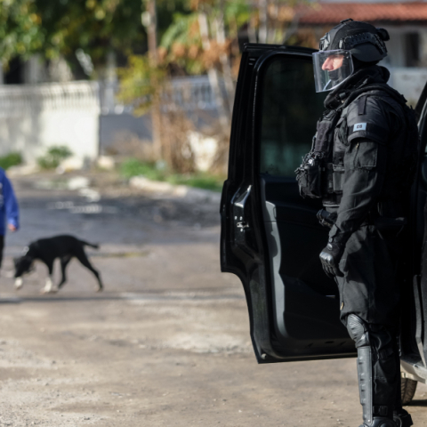 Αστυνομική επιχείρηση στην Δυτική Αττική, λόγω των επεισοδίων που σημειώνονται στην περιοχή μετά τον πυροβολισμό του 16χρονου κατά την διάρκεια καταδίωξης στην Θεσσαλονίκη