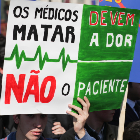 Πορτογάλοι διαδηλώνουν για την ιατρικά υποβοηθούμενη αυτοκτονία