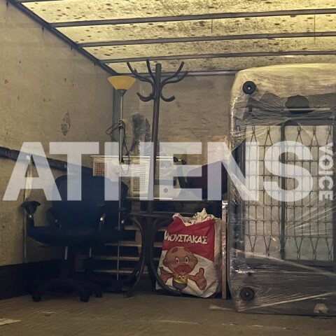 Πατέρας Αντώνιος: Ξεκίνησε η μεταφορά των αντικειμένων του - Χώρος δομής στον Κολωνό είχε μετατραπεί σε προσωπικό διαμέρισμα.