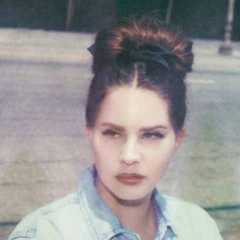 Η Lana Del Rey ανακοινώνει νέο άλμπουμ και μοιράζεται καινούργιο τραγούδι