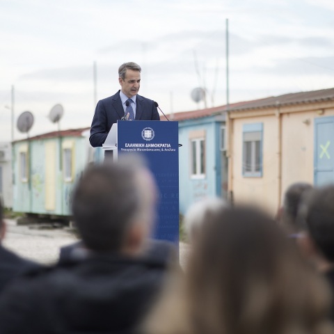 Παρουσία του πρωθυπουργού Κυριάκου Μητσοτάκη, ο δήμος Αθηναίων παρέλαβε την έκταση του Ελαιώνα από το υπουργείο Μετανάστευσης και Ασύλου - Τα επόμενα βήματα.