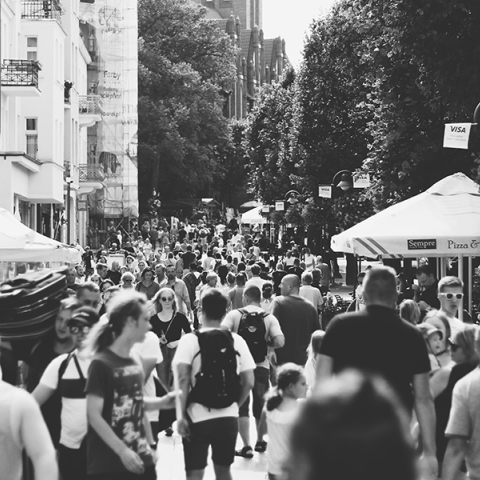 Ασπρόμαυρη φωτογραφία με κόσμο