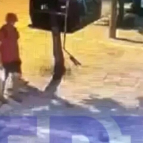 Ο άνδρας που ποδοπάτησε γατάκι στη Θεσσαλονίκη