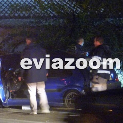 Κατεστραμμένο αυτοκίνητο μετά από τροχαίο δυστύχημα στη Χαλκίδα