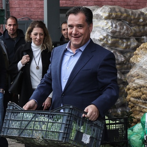 Χίλιοι κωδικοί επιπλέον θα προστεθούν στο καλάθι του Άη Βασίλη, γνωστοποίησε ο Άδωνις Γεωργιάδης - Τι δήλωσε ο υπουργός Ανάπτυξης από την αγορά του Ρέντη.