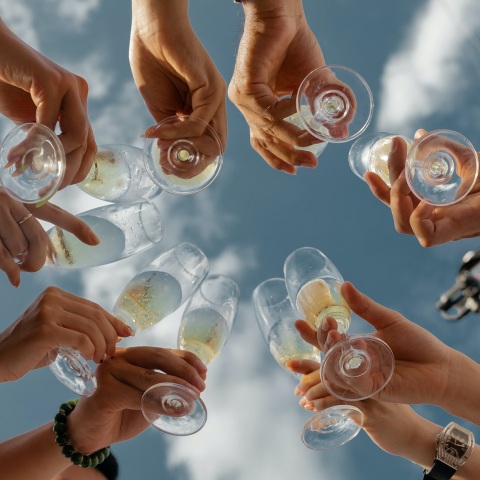 Ποιοι γιορτάζουν σήμερα 18 Δεκεμβρίου; Το εορτολόγιο της Athens Voice σου τους θυμίζει. Μην ξεχάσεις να τους δώσεις τις καλύτερες ευχές σου!