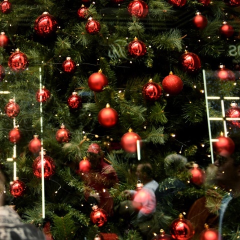 Εορταστικό ωράριο καταστημάτων: Στολισμένη βιτρίνα 