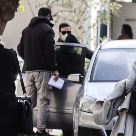 Ο 57χρονος «Μιχάλης» οδηγείται στον εισαγγελέα για την υπόθεση βιασμού και εκπόρνευσης της 12χρονης στον Κολωνό