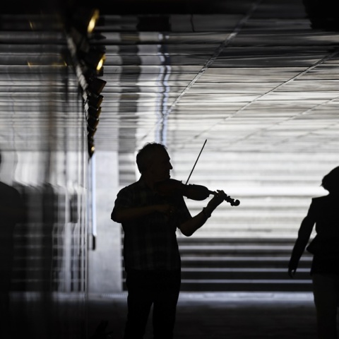 Μουσικοί στη σκιά