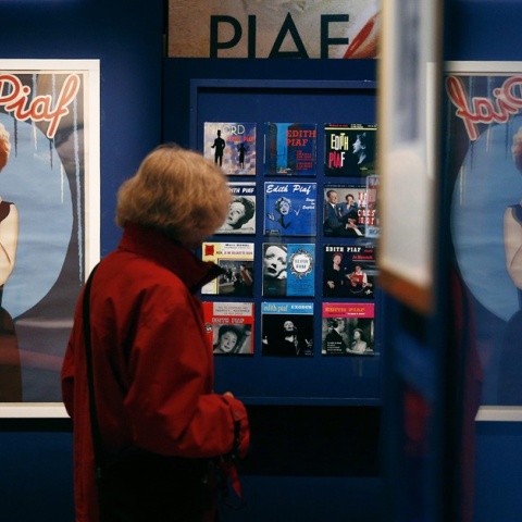 Αφίσες και δίσκοι της Εντίθ Πιάφ σε έκθεση στις ΗΠΑ