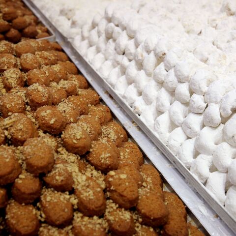 Μελομακάρονα και κουραμπιέδες