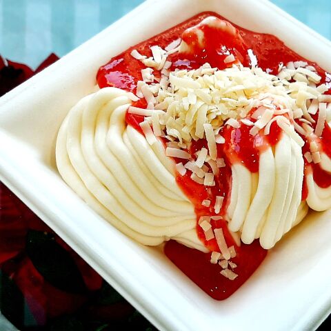 Το παγωτό-μακαρονάδα του Full Spoon