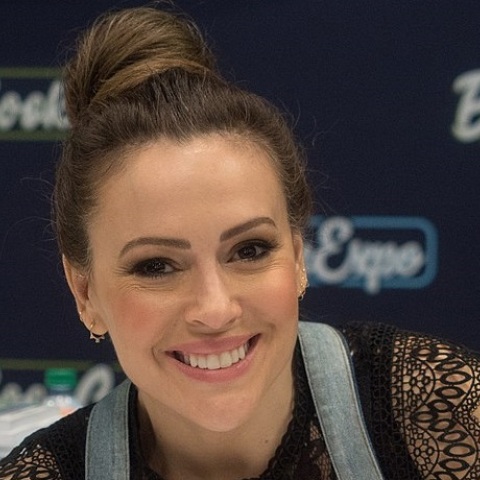 Αλίσα Μιλάνο: «Tα 50. Χωρίς φίλτρο και Χωρίς μακιγιάζ»