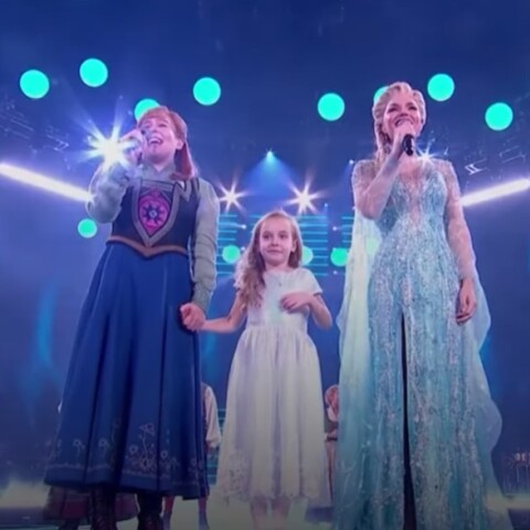 Η 8χρονη Ουκρανή με τις πρωταγωνίστριες του Frozen