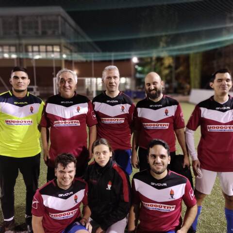 Ο Δήμος Ζαχαρός, παίκτης της Ελληνικής Εθνικής Ομάδας Ποδοσφαίρου Τυφλών και της Ομάδας Ποδοσφαίρου Τυφλών «Ο Πυρσός» στη Θεσσαλονίκη, μιλάει για το ποδόσφαιρο τυφλών, τις δυσκολίες που αντιμετωπίζει εντός κι εκτών γηπέδων.