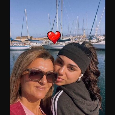 Η 21χρονη Έμμα με τη μητέρα της στην τελευταία τους κοινή φωτογραφία