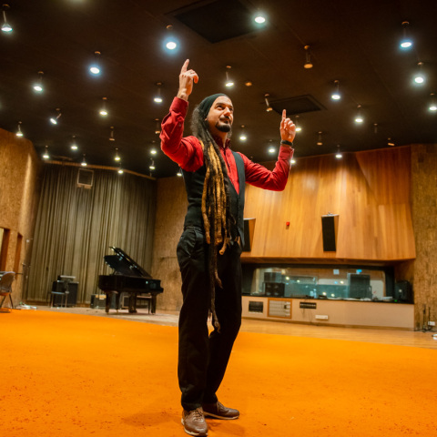 Εκεί που ηχογραφούνται τα αγαπημένα μας τραγούδια: Στα Sierra Recordings SA με τον Αλέξανδρο Χρυσίδη