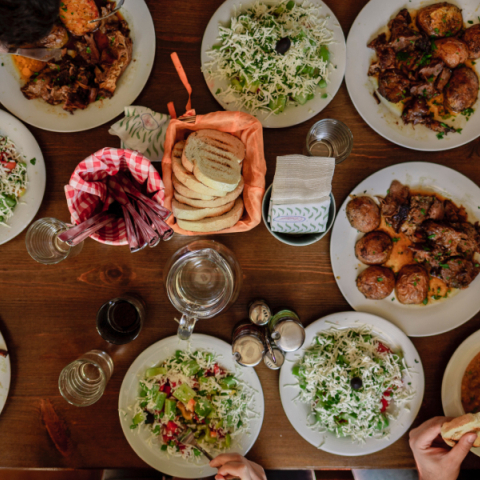 Τραπέζι με φαγητό