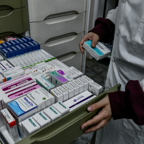 Ελλείψεις σε πολλά φάρμακα καταγράφουν οι φαρμακοποιοί - Στιγμιότυπο από φαρμακείο