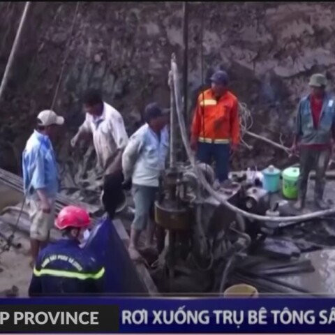 Οι αρχές κατά τη διάρκεια της επιχείρησης διάσωσης του 10χρονου στο Βιετνάμ