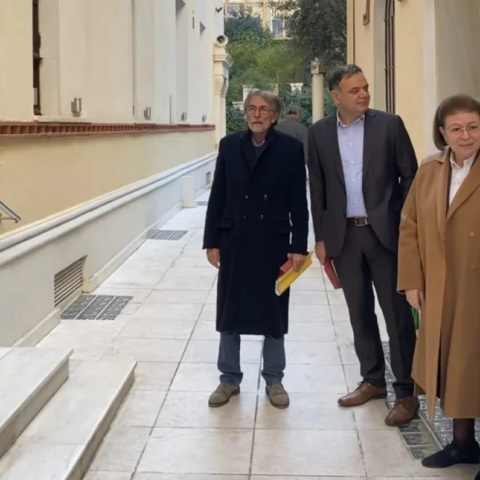 mendoni-kafe-palto-naos