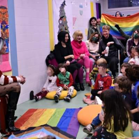 Θεσσαλονίκη: Drag Queens διαβάζουν παραμύθια σε παιδιά 3 έως 12 ετών