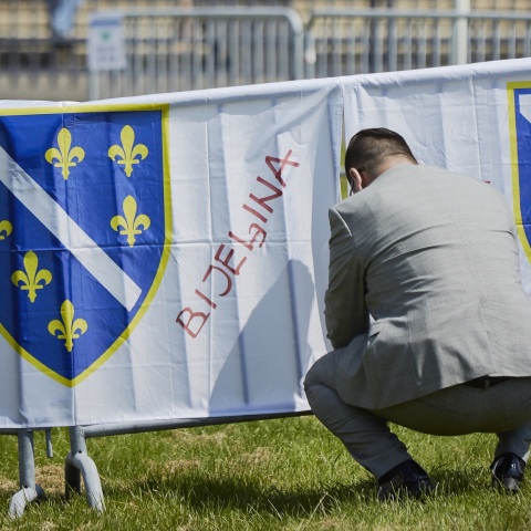O σέρβος DJ, Srđan Golubović, γνωστός και ως DJ αναγνωρίστηκε ως φερόμενος εγκληματίας πολέμου στη σφαγή της Βοσνίας.