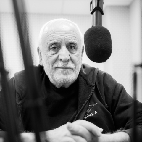 Συνέντευξη: Ο Γιάννης Πετρίδης μιλάει για τη μουσική και τη ζωή του, το ραδιόφωνο και τη δισκογραφία.