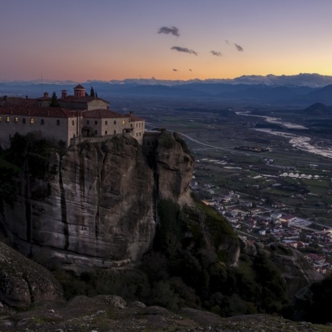 Τα Μετέωρα στους 20 κορυφαίους παγκόσμιους ταξιδιωτικούς προορισμούς για το 2023 - Το αφιέρωμα της γαλλικής εφημερίδας Le Monde.