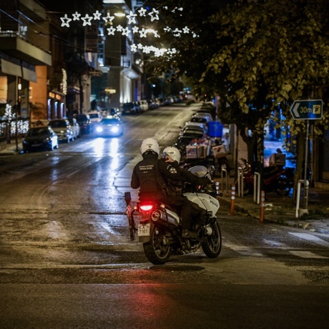 Μηχανή της ομάδας ΔΙ.ΑΣ. με αστυνομικούς σε βραδινή περιπολία