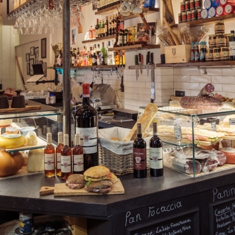 πάγκος με αλλαντικά 