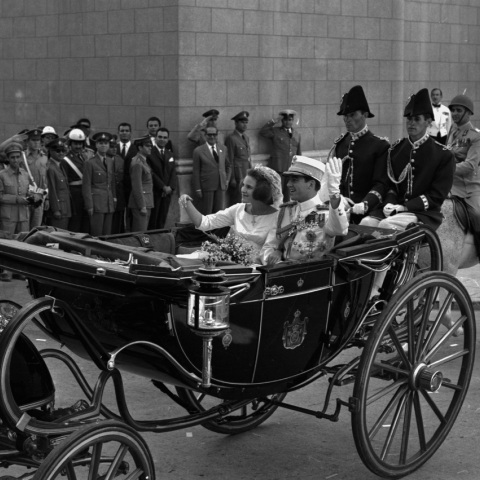 Η απόφαση της κυβέρνησης για την κηδεία του τέως βασιλιά Κωνσταντίνου και οι αντιδράσεις.