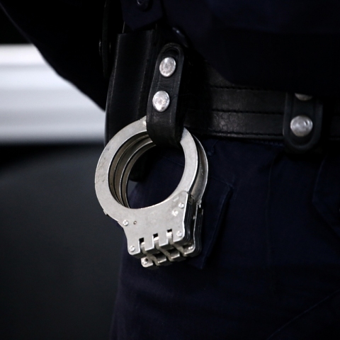 Συνελήφθη 54χρονος για 71 περιπτώσεις απάτης, με λεία άνω των 16 εκατ. ευρώ - Δρούσε σε Αθήνα, Θεσσαλονίκη, Ρόδο, Κρήτη και Δράμα.