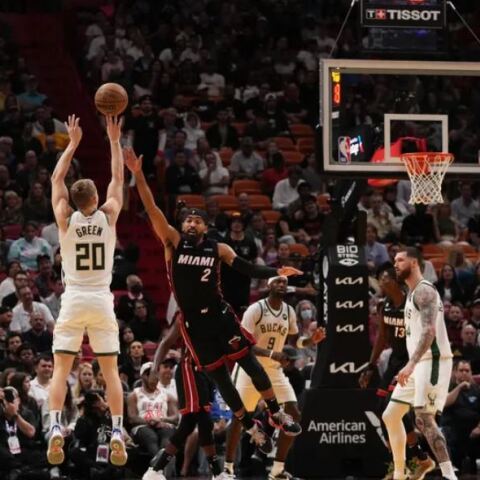 Νέα ήττα για τους Μπακς στο Μαϊάμι απόντος του Γιάννη Αντετοκούνμπο με τους Χιτ να παίρνουν το ματς με 111-95.