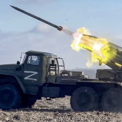 Πόλεμος στην Ουκρανία: Ρωσικές πυραυλικές επιθέσεις κατά υποδομών στο Κίεβο - Στα καταφύγια οι κάτοικοι - Κατέλαβαν τη Σολεντάρ, λένε οι Ρώσοι.