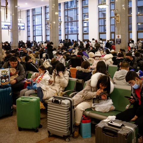 Κορωνοϊός: Η Κίνα ανακοίνωσε ότι τουλάχιστον 60.000 θάνατοι που συνδέονται με την Covid-19 καταγράφηκαν σε νοσοκομεία, μετά την άρση των περιοριστικών μέτρων.